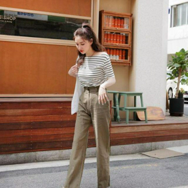 รูปภาพหน้าปกบทความ:แมทช์ 'เสื้อลายทาง' แต่งให้เก๋ จับคู่กับเสื้อผ้าได้หลายสไตล์