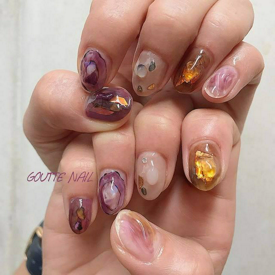 รูปภาพหน้าปกบทความ:สวยแพงสไตล์เฟมินีน! กับไอเดียการเพ้นท์เล็บ 'ลายหินและอัญมณี' สุดแวววาว #พี่พูดเลยงานนี้ต้องปัง