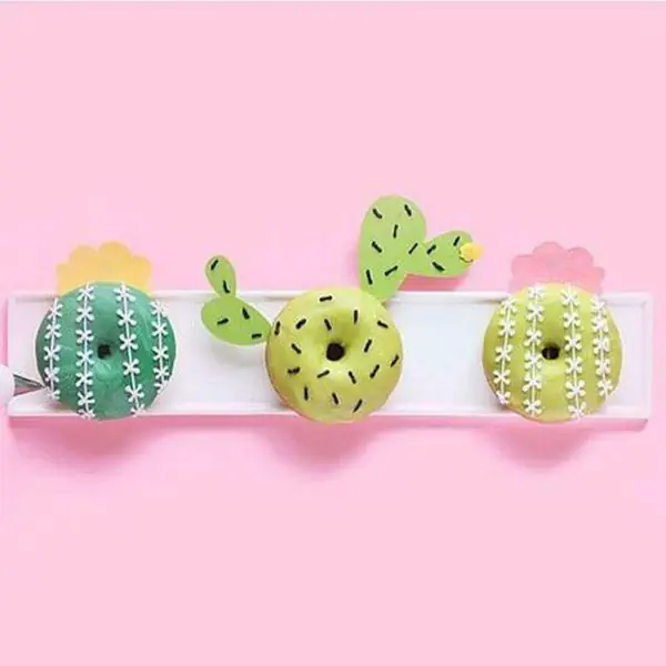 รูปภาพหน้าปกบทความ:ไอเดียโดนัทตกแต่งน่ารักๆ 'Cute Donuts' สไตล์คิ้วท์ๆ จัดเต็มทุกชิ้น ต้องฟาดเรียบ