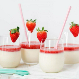 รูปภาพหน้าปกบทความ:Coconut Mousse Strawberry Sauce มูสมะพร้าวขาวะมุน อร่อยเข้มข้นกับซอสสตรอว์เบอร์รี่