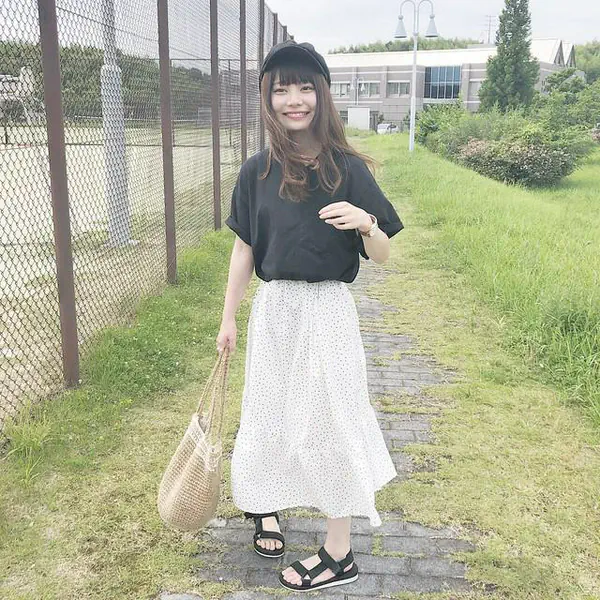 รูปภาพหน้าปกบทความ:ลุคน่ารักของสาวตัวเล็ก กับแฟชั่นง่ายๆ สบายๆ สไตล์สาวญี่ปุ่น จาก IG : marumaru1530