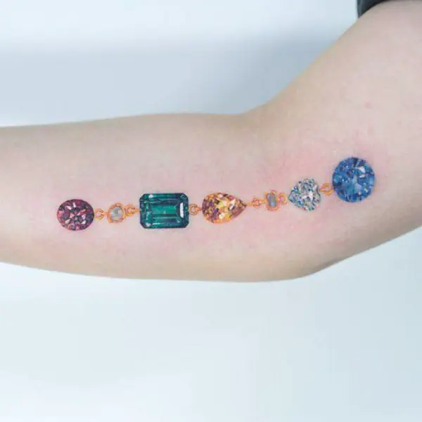 รูปภาพหน้าปกบทความ:สวยหรูดูดี! รอยสัก Jewelry tattoos เปลี่ยนเพชรพลอย มาเป็นลายสักแสนสวย