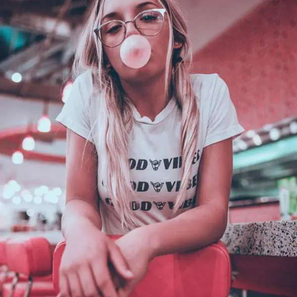 รูปภาพหน้าปกบทความ:25 ไอเดียสำหรับสาวแว่น ถ่ายรูปยังไงให้น่ารัก ไม่เนิร์ด #แว่นตาก็เป็นพร็อพได้!