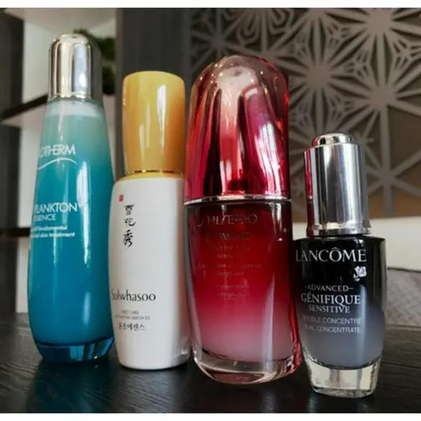 รูปภาพหน้าปกบทความ:รีวิวเปรียบเทียบ First Serum/น้ำตบ กับประสบการณ์การใช้จริงบนหน้าจริง ตัวไหนได้ไปต่อ ตัวไหนโดนเท มาดูกัน