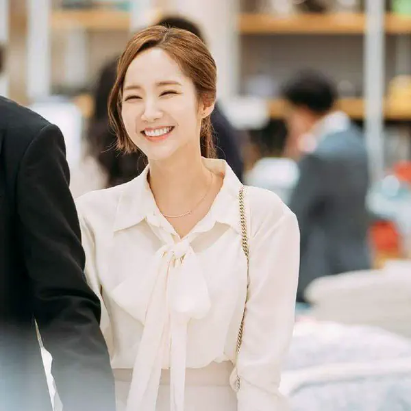 รูปภาพหน้าปกบทความ:แต่งเป็นเลขาคิม!! ไอเดียการแต่งตัว แบบ 'สาวออฟฟิศ' ในลุคสมาร์ท คูล Working Women เวอร์