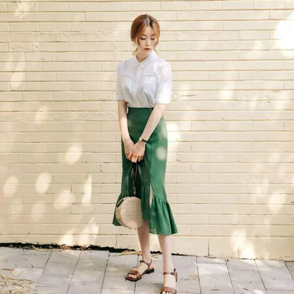 รูปภาพหน้าปกบทความ:สวยโดนใจหญิงสาว 25 ไอเดียแมทช์ 'ชุดกระโปรง กับเสื้อสีขาว' ลุคง่ายแต่ #เริ่ด ออร่าไบรท์!