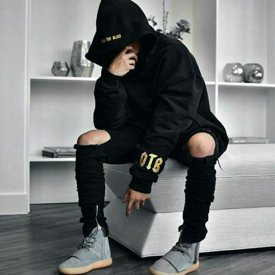 รูปภาพหน้าปกบทความ:ส่องผู้ชายเกามานาน! เปลี่ยนมาส่องแฟชั่นผู้ชายสาย ฝ ดูบ้าง! บอกเลย! เท่จนต้องยอมใจ