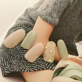 รูปภาพหน้าปกบทความ:บอกต่อ! "ทาเล็บยังไงให้เข้ากับสีชุด?" ทาแล้วปัง แมทช์เวอร์ สวยปังได้ลุคคอมพลีท