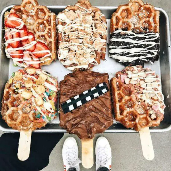 รูปภาพหน้าปกบทความ:วาฟเฟิลกินกับอะไรก็อร่อย รวมไอเดียของกินจาก 'วาฟเฟิล' ที่จับคู่กับอะไรก็น่ากินไปหมด