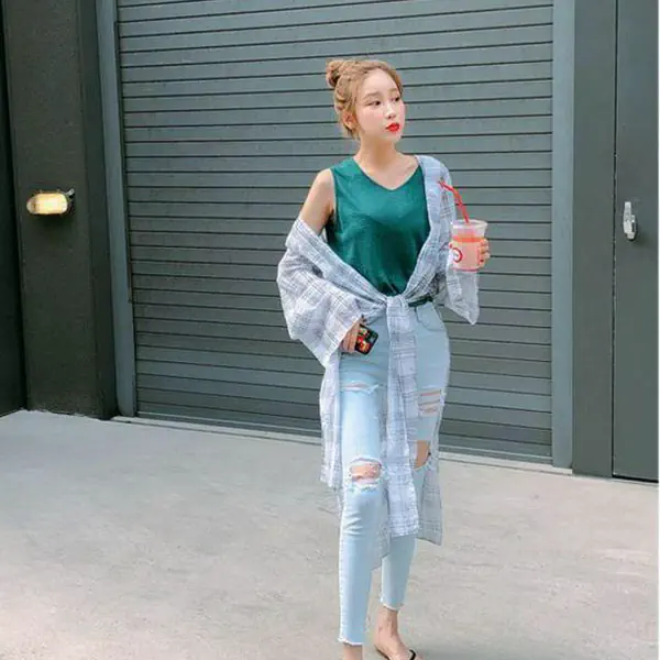 รูปภาพหน้าปกบทความ:แมทช์ 'ยีนส์ขายาวสีฟ้า' แต่งลุคสวยๆ ให้ดูชิค แบบว่าเก๋ สไตล์ซัมเมอร์เกาหลี