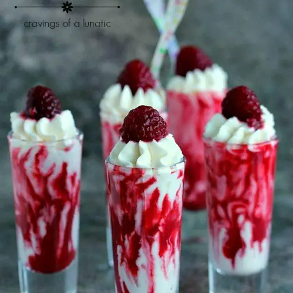รูปภาพหน้าปกบทความ:รวมไอเดีย Dessert Shooter ขนมแก้วเก๋ๆ ไว้เสริฟในปาร์ตี้ (ภาค1)