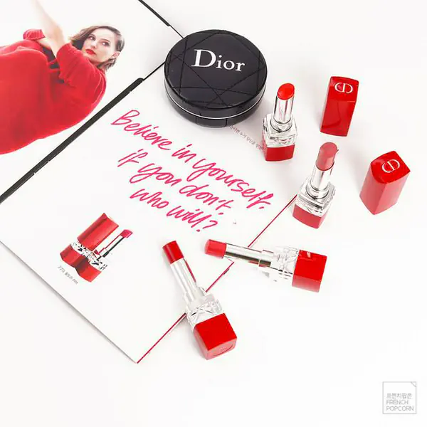 รูปภาพหน้าปกบทความ:แซ่บ! 'Dior Rouge Dior Ultra Rouge Lipstick' ลิปตัวใหม่ แพ็กเกจสีแดงสุดร้อนแรง สวย เฉียบ ไร้ที่ติ