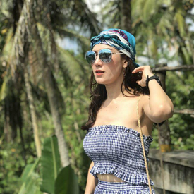 รูปภาพหน้าปกบทความ:รวมแฟชั่นสุดปั๊วะ ของ สาว 'เดียร์ ลิลลี่ แม็คกร๊าธ' ผู้ประกาศข่าวช่องวัน สวย ตลก ครบเครื่องมาก