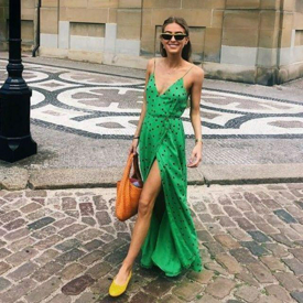 รูปภาพหน้าปกบทความ:เลือกสีรองเท้ายังไงให้ปัง ใส่แบบไหนให้รอด! อยากใส่รองเท้าสีๆ ต้องแมทช์ให้สวย