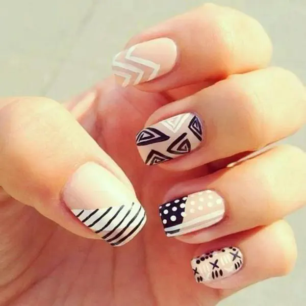 รูปภาพหน้าปกบทความ:ผู้ช่วยเล็บสวย Top coat & Base coat