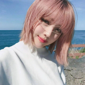 รูปภาพหน้าปกบทความ:✧ 8 ข้อเช็คลิสต์ควรรู้ เมื่อสาวๆ 'กัดสีผม' ให้สีผมตรงตามชาร์ตเป๊ะๆ! #สวัสดีผมแห้งกรอบ ✧