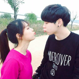 รูปภาพหน้าปกบทความ:3 วิธีเด็ด ทำยังไงเมื่ออยากให้เขา "จุ๊บ"