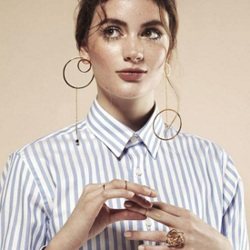 รูปภาพหน้าปกบทความ:ใส่ต่างหูคนละข้างก็ชิคได้ ! ด้วยเทรนด์แฟชั่นต่างหู Mismatched Earrings✨