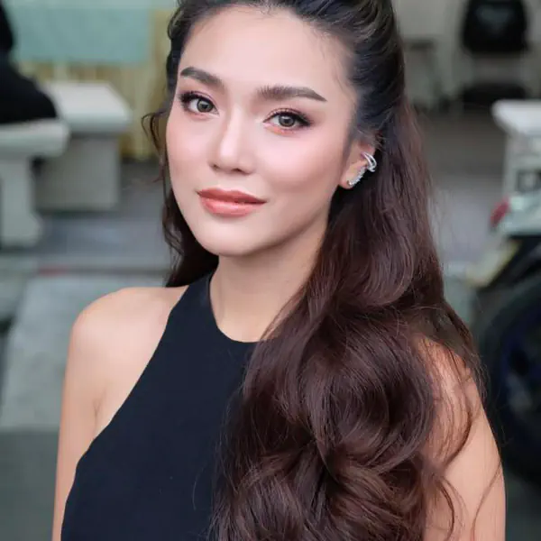 รูปภาพหน้าปกบทความ:สวยต้อนรับลุคหน้าหนาว กับไอเดียแต่งหน้าแนวเอิร์ธโทน สวยได้ทั้งสายเกา สาย ฝ.