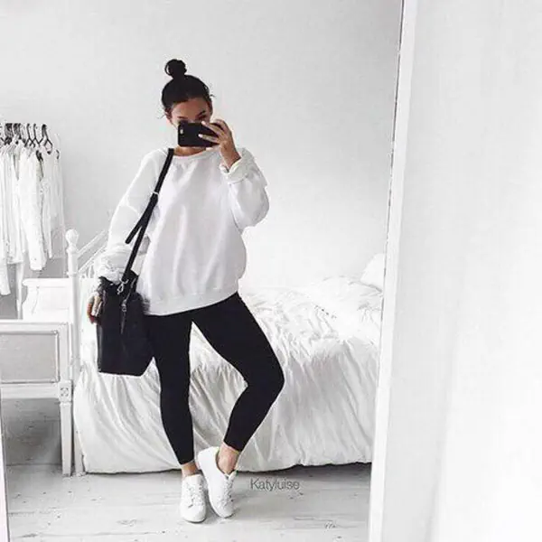 รูปภาพหน้าปกบทความ:Casual ชิคๆ กับแฟชั่นแต่ง 'กางเกงเลคกิ้ง' ลุคง่ายๆ ไม่ยุ่งยาก สไตล์สาวสาย ฝ.