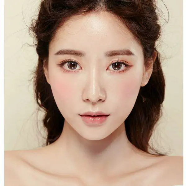 รูปภาพหน้าปกบทความ:หน้าเงาแม้ไม่ได้แต่งหน้า 5 วิธีหน้าฉ่ำวาวแบบใสๆ สวยได้ทุกฤดูกาล! #สวยสไตล์เกาหลี