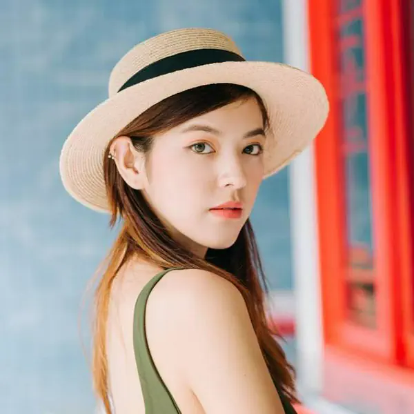 รูปภาพหน้าปกบทความ:ส่องความน่ารักและแฟชั่นชิค ๆ ของสาวสวย 'จีจี้ สโรชา' ที่รับบท 'แป้ง' ในซีรีส์ 'ก็เคยสัญญา'