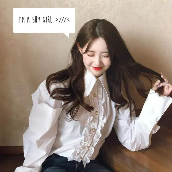 รูปภาพหน้าปกบทความ:40 แคปชั่นภาษาอังกฤษ บ่งบอกตัวตน 'สาวพูดไม่ค่อยเก่ง' โดยเฉพาะ! #shygirlproblems >//<