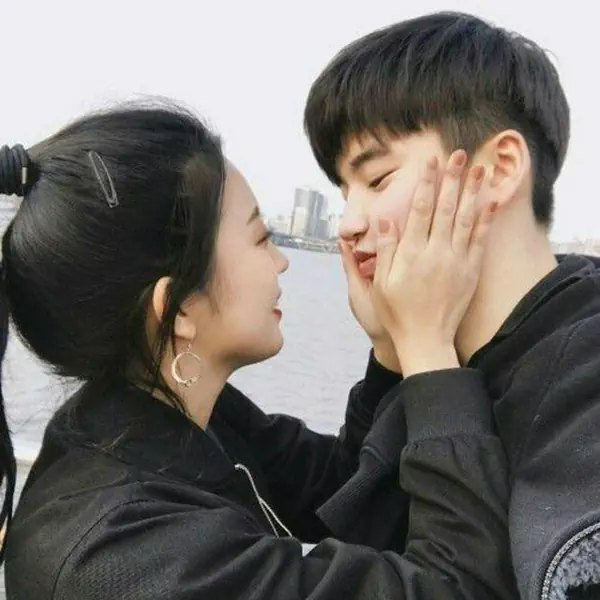 รูปภาพหน้าปกบทความ:จีบหนุ่มขี้อายต้องทำยังไง!! 5 วิธีอ่อยหนุ่มใสๆ น่ารักๆ งานรุกก่อนได้เปรียบ!