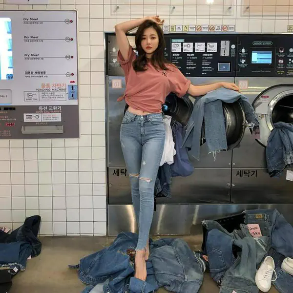 รูปภาพหน้าปกบทความ:13 สัญญาณแสดงว่า 'กางเกงยีนส์' ที่ซื้อมา ใส่แล้วไม่สวย ไม่เป๊ะ! #รัดติ้วเป็นแหนมเลยจ้า