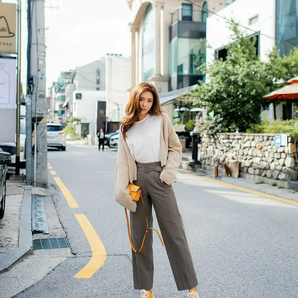 รูปภาพหน้าปกบทความ:ส่อง! 20 ไอเดียแฟชั่น " เสื้อคลุม (Outer) " แต่งตัวไปเที่ยวหน้าหนาว ให้กลมกลืน!