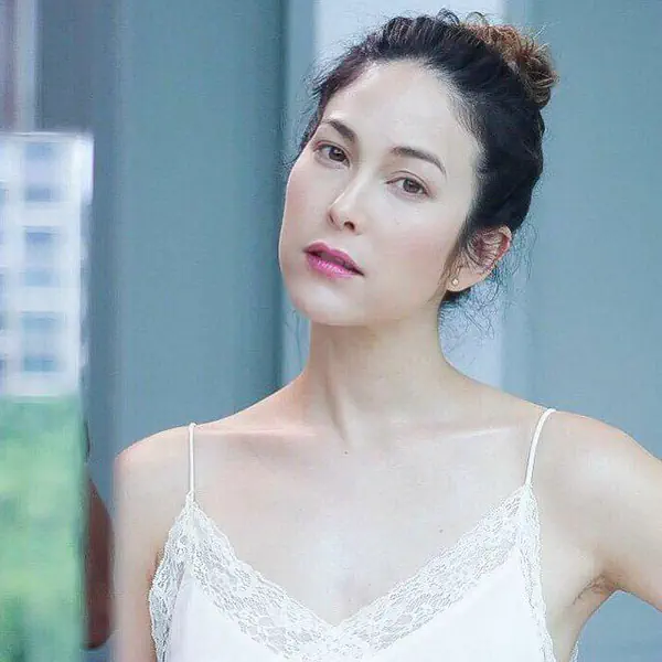รูปภาพหน้าปกบทความ:ส่องความสวยและไลฟ์สไตล์คุณแม่ 'พอลล่า เทเลอร์' สวยสดใส ลูกสามแล้วยิ่งสวย!