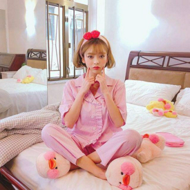 รูปภาพหน้าปกบทความ:ต้องมีใส่ให้ได้! 20 ชุดนอนสุดคิ้วท์ สไตล์สาวเกา ใส่แล้วติดใจ ❤ จนอยากใส่ไปเที่ยวแทน