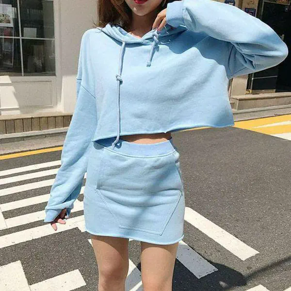 รูปภาพหน้าปกบทความ:รวม 20 ไอเดียแฟชั่น "ใส่สีฟ้า ในหน้าหนาว" โทนสีเย็น ๆ ที่ใส่แล้วดูสดใส