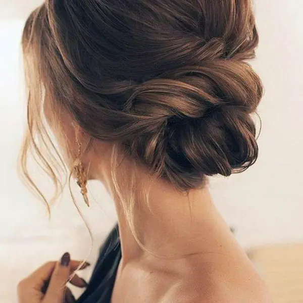 รูปภาพหน้าปกบทความ:21 ทรงผม "เพื่อนเจ้าสาว" สวยหวาน เปล่งประกายจนหนุ่มตะลึง