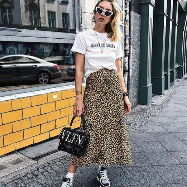 รูปภาพหน้าปกบทความ:Sexiest Casual look ฮอตเต็มขั้นกับการแมทช์ "กระโปรงลายเสือ" ให้ได้ลุคสวยแบบ Everyday !