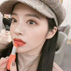 รูปภาพหน้าปกบทความ:10 ทริคง่ายๆ แก้ปัญหา 'ลิปติดฟัน' ให้ฟันขาววิ้ง ไม่ต้องอายแฟนอีกต่อไป! #นึกว่ากินเลือดมา T^T