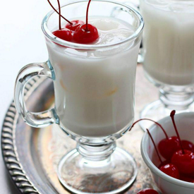 รูปภาพหน้าปกบทความ:แจกสูตร "วานิลลาครีมโซดา" หวานมันหอมชื่นใจ ดื่มเกลี้ยงอย่าให้เหลือ #ยอมกดไลค์รัวๆ 😋💘