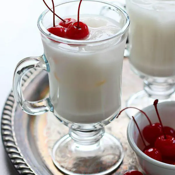 รูปภาพหน้าปกบทความ:แจกสูตร "วานิลลาครีมโซดา" หวานมันหอมชื่นใจ ดื่มเกลี้ยงอย่าให้เหลือ #ยอมกดไลค์รัวๆ 😋💘