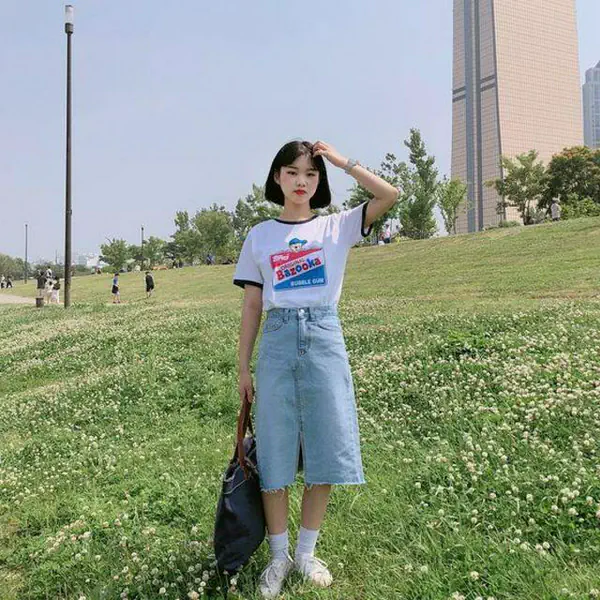 รูปภาพหน้าปกบทความ:จัดลุคให้ดูหวาน แต่ชิค แฟชั่น 'กระโปรงยีนส์ยาว' แมทช์เที่ยววันหยุดยาว แบบมีสไตล์