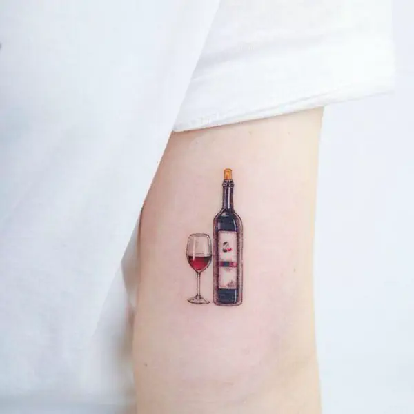 รูปภาพหน้าปกบทความ:มีเสน่ห์ไปอีกแบบ กับไอเดียแทททู 'Cherry Wine🍷' ได้กลิ่นอายความหวานนุ่ม และหรูในตัว