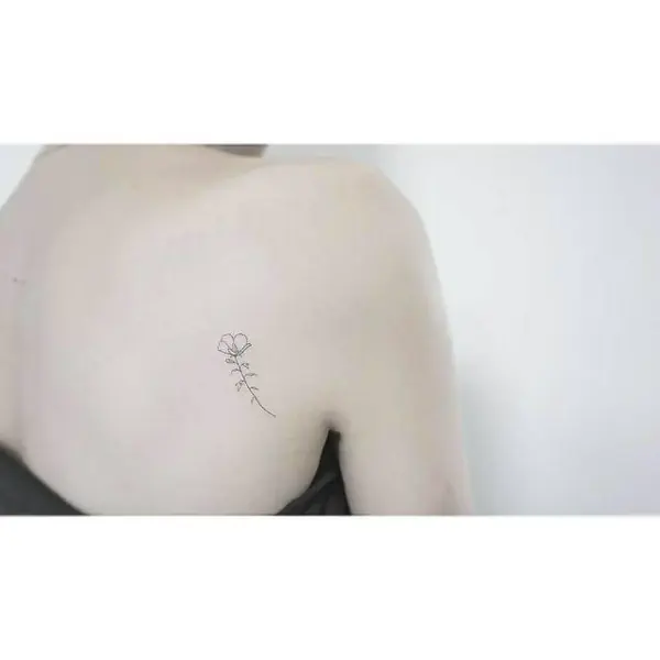 รูปภาพหน้าปกบทความ:Mini Blackline tattoo จัดรอยสักเล็กๆ ลายเส้นสีดำ เป็นมากกว่าความมินิมอล!