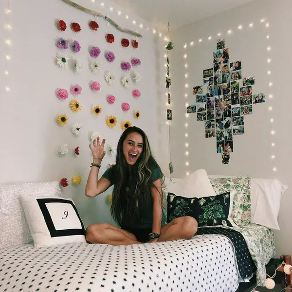 รูปภาพหน้าปกบทความ:21 ไอเดีย 'ประดับรูปผนังห้องนอน' แค่อัดภาพสวยๆ ก็ Decorate ห้องให้เก๋ได้!