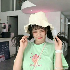 รูปภาพหน้าปกบทความ:เล็มนิดเดียวค่ะพี่! จำเลยนะ 5 วิธี สื่อสารกับพี่ช่าง ให้ได้ทรงที่ต้องการ! 🤗😚