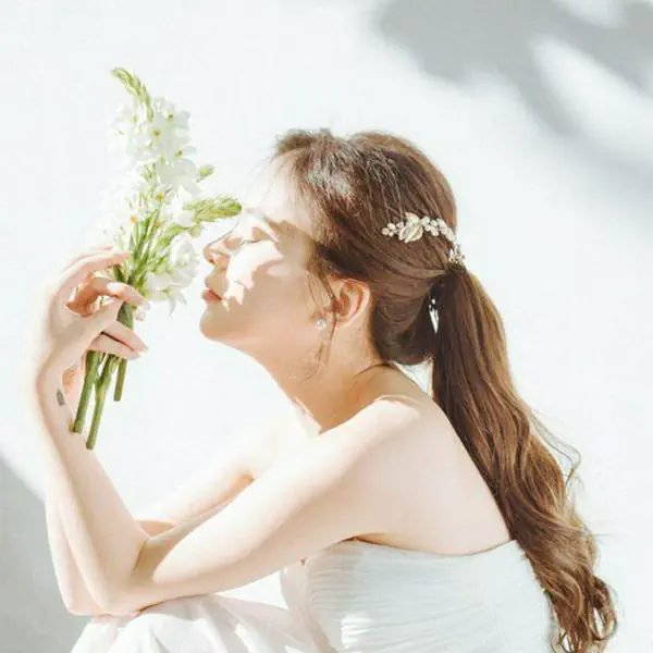 รูปภาพหน้าปกบทความ:#มโนเองก็ได้! ไอเดียถ่ายรูป คู่ 'ช่อดอกไม้' แต่งให้ดูน่าอิจฉา ไม่มีแฟน ก็ไม่แคร์!