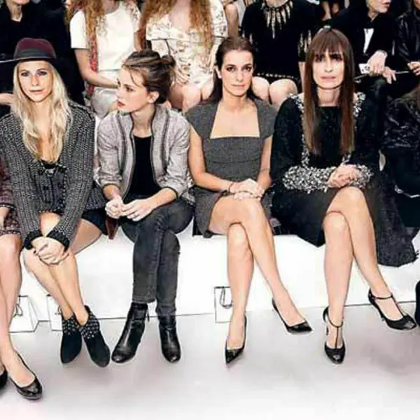 รูปภาพหน้าปกบทความ:DRESS CODE คืออะไร แต่งตัวยังไงให้โดนทุกงาน!