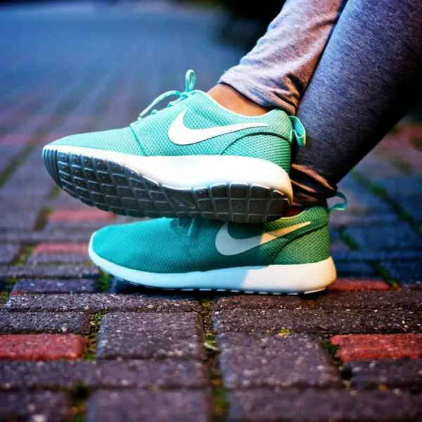 รูปภาพหน้าปกบทความ:8 รองเท้าผ้าใบ Nike สำหรับผู้หญิง ที่น่าลองใส่สุดๆ