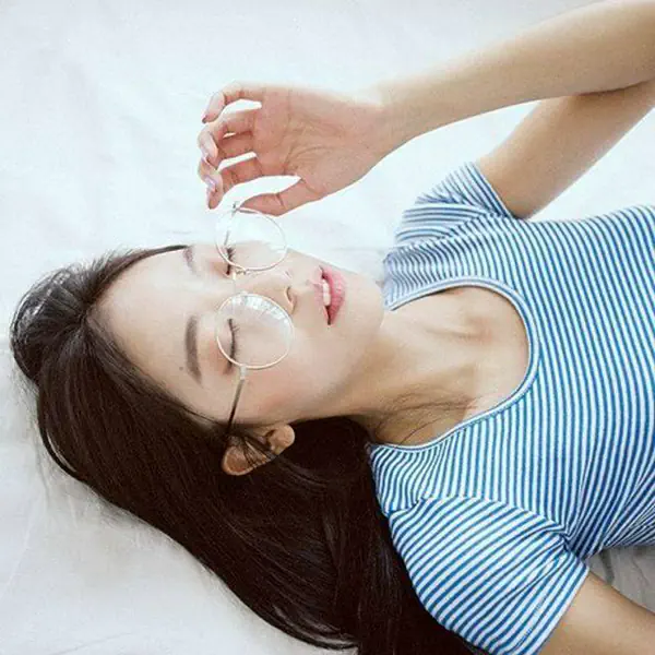รูปภาพหน้าปกบทความ:60 ภาพสาวน่ารัก ๆ กับไอเท็มสุดชิค " แว่นสายตา "