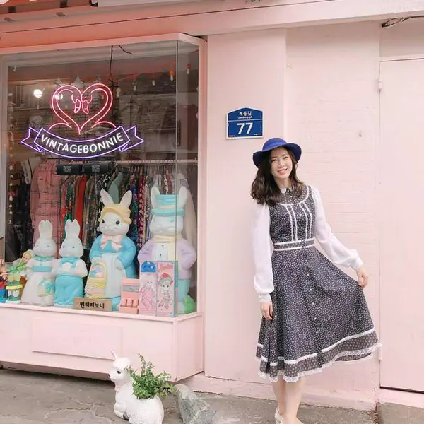 รูปภาพหน้าปกบทความ:#สายของเก่าต้องตามเก็บ! ชี้พิกัด 5 'ร้านแฟชั่นสไตล์วินเทจ' สุดเก๋ สุดชิคในกรุงโซล เกาหลี ♡