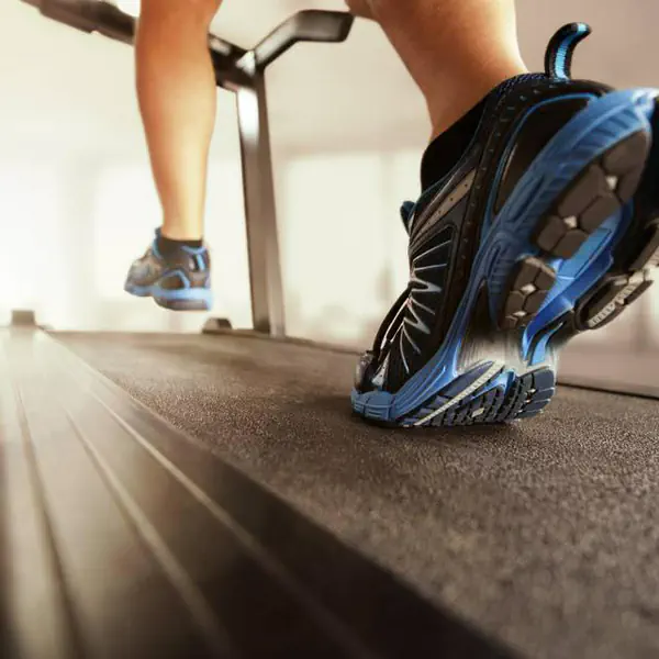 รูปภาพหน้าปกบทความ:20 ท่าออกกำลังกาย ทำได้บนเทรดมิลล์ (Treadmill)