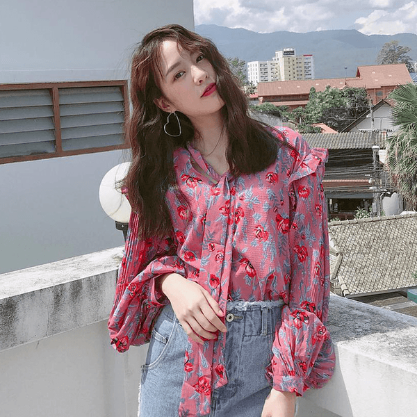 รูปภาพหน้าปกบทความ:รวมไอเดีย Mix&Match "เสื้อเชิ้ตลายดอก x กางเกงยีนส์" สวยน่ารัก #สไตล์เกาหลี